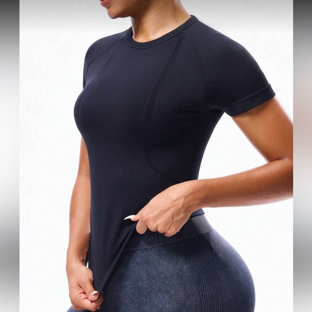 🖤NEW Active Top.